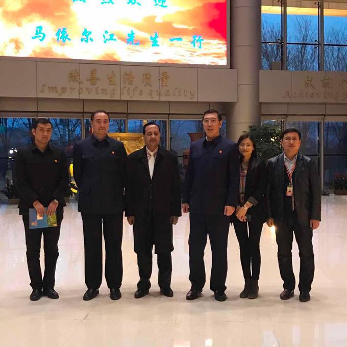 A delegation welcomed on arrival