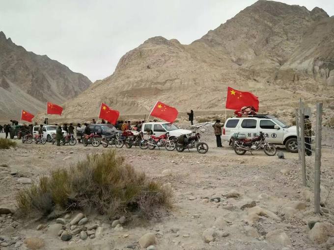 The frontier road on the Pamir Plateau
