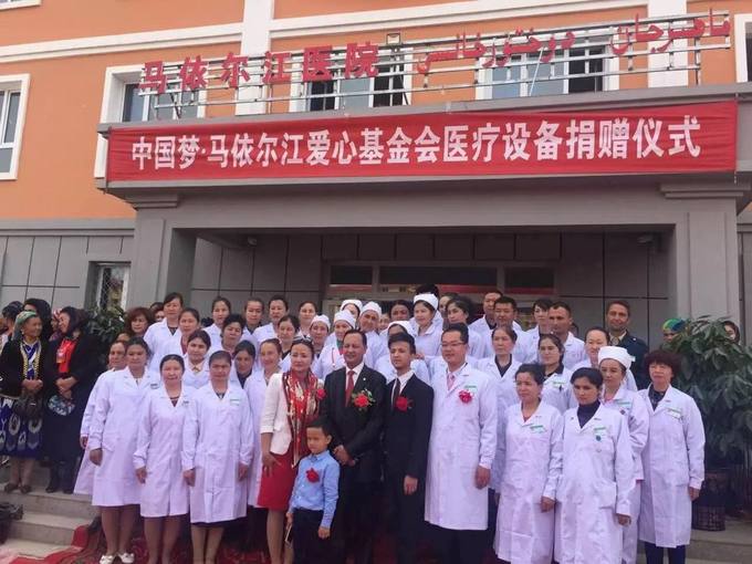Doctors and nurses at the donation ceremony